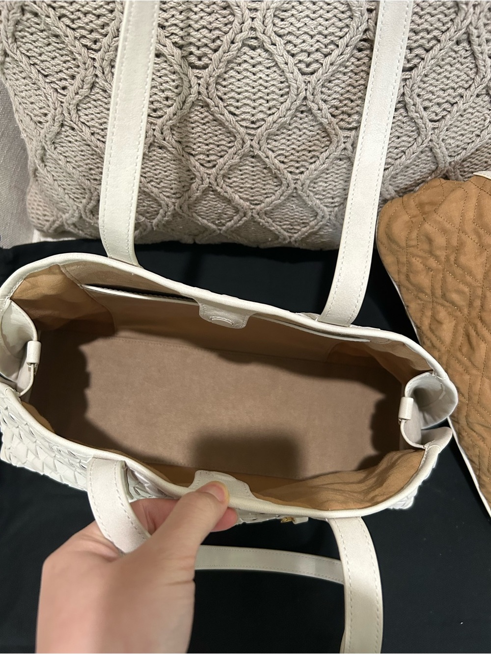 ✨ Authentic Songmont Lattice Shellseeker Bag - Cloud ( Off White) Retail $610 ✨ - Picture 11 of 15